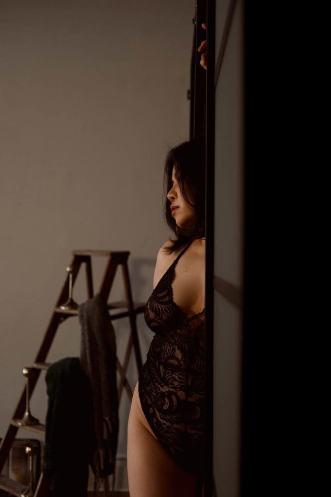 Pittsburgh Boudoir Photography

Woman casually leans on door in lingerie